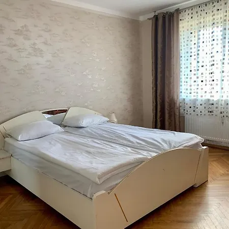 Centrum Two Bedroom 팔랑가